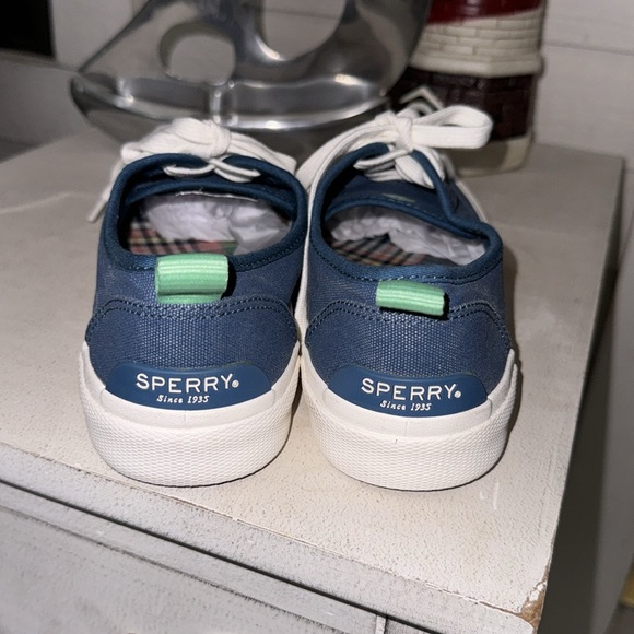 NWOT, Sperry crest vibe denim sneaker boat shoes. - Picture 5 of 7